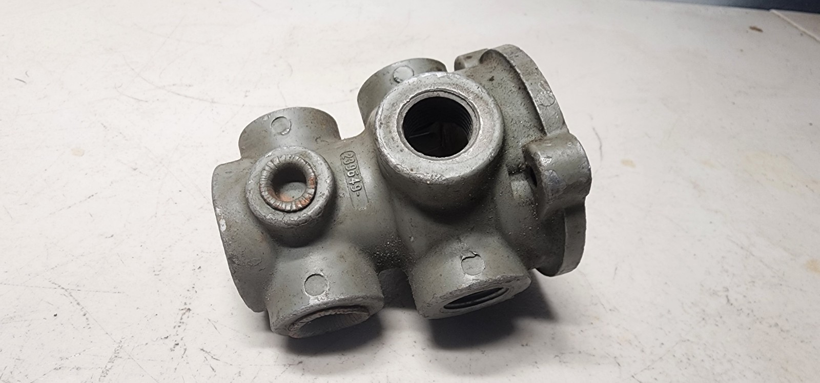 Vintage Bendix / Midland Basic E-3 Air Brake Valve Housing (Part No. 239649) NOS Vintage Bendix / Midland Basic E-3 Air Brake Valve Housing (Part No. 239649) NOS