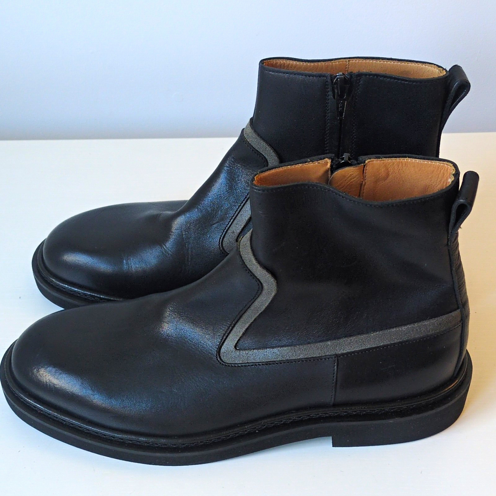 Maison Margiela Men\'s Leather Ankle Boots Side Zip Round Toe Black Gray 10 Maison Margiela Men\'s Leather Ankle Boots Side Zip Round Toe Black Gray 10
