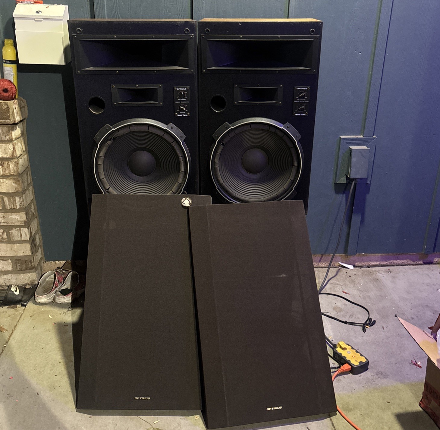 Realistic Optimus Mach Three 3 Speakers, needs new surround WORKS LOCAL ONLY Realistic Optimus Mach Three 3 Speakers, needs new surround WORKS LOCAL ONLY