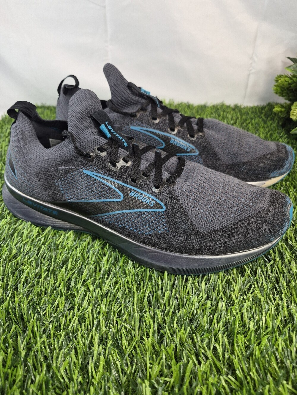 Brooks Levitate 5 Men’s Size 11 Gray Black Blue Running Shoes 110372 1D 091