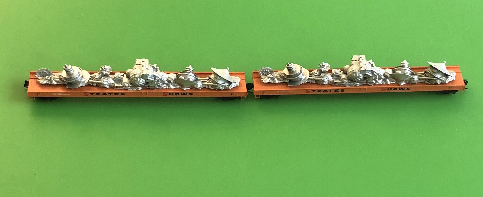 N Scale Micro-Trains 2 Flat-Car Set & Official Micro-Trains SCI-FI Scrap Loads