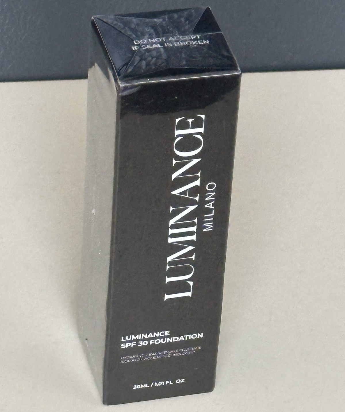 NIB Luminance Milano 1.01 oz Color Adapting Medium Foundation SPF EXP 02/29 SEAL