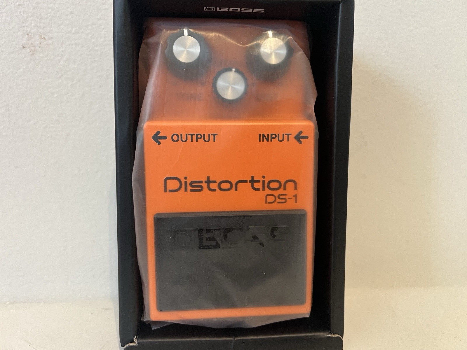 BOSS DS-1 Distortion Compact Distortion Pedal. BOSS DS-1 Distortion Compact Distortion Pedal.