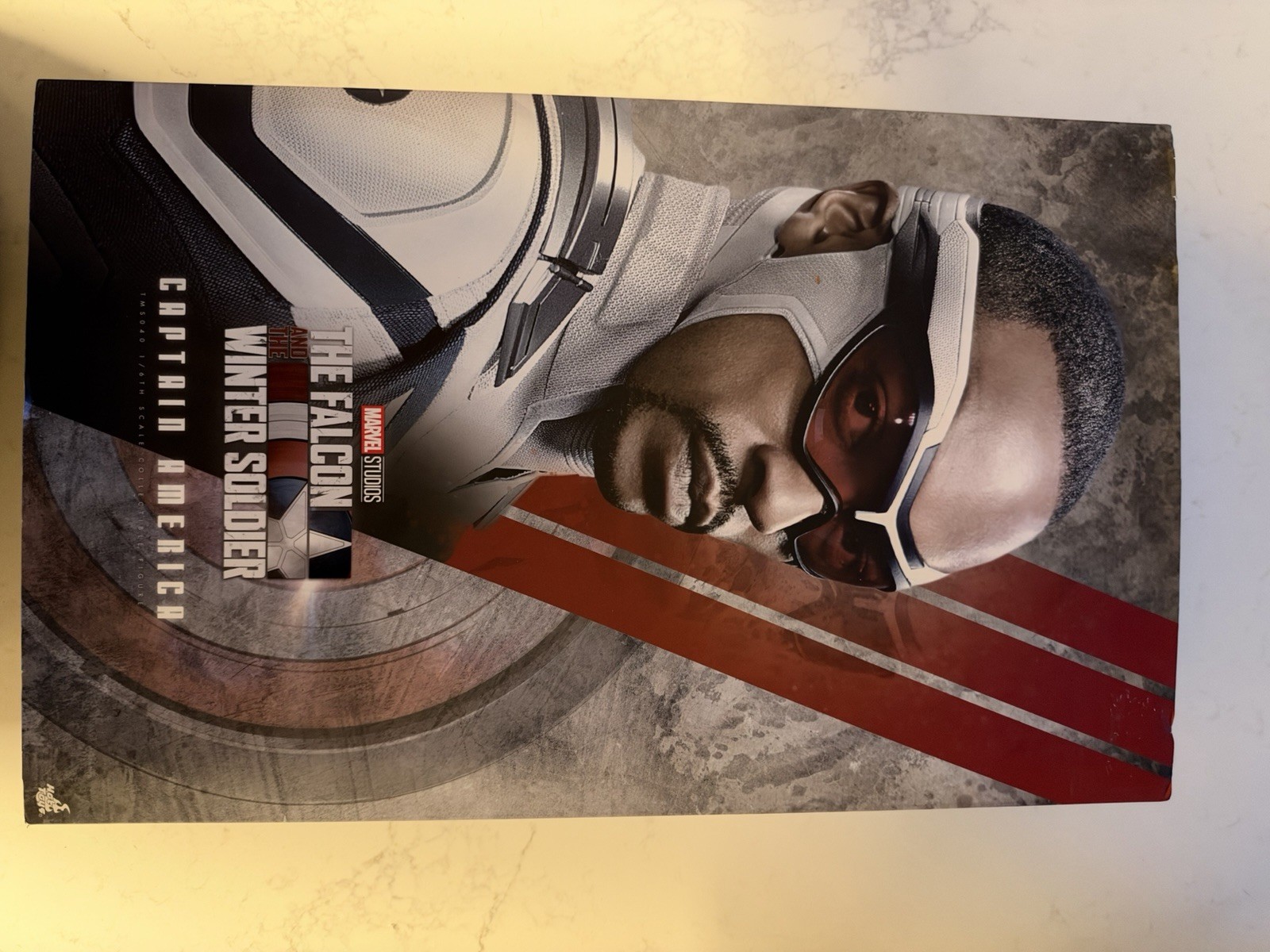 Hot Toys TMS040 Falcon Winter Soldier Captain America Sam Wilson 1/6 Scale Hot Toys TMS040 Falcon Winter Soldier Captain America Sam Wilson 1/6 Scale