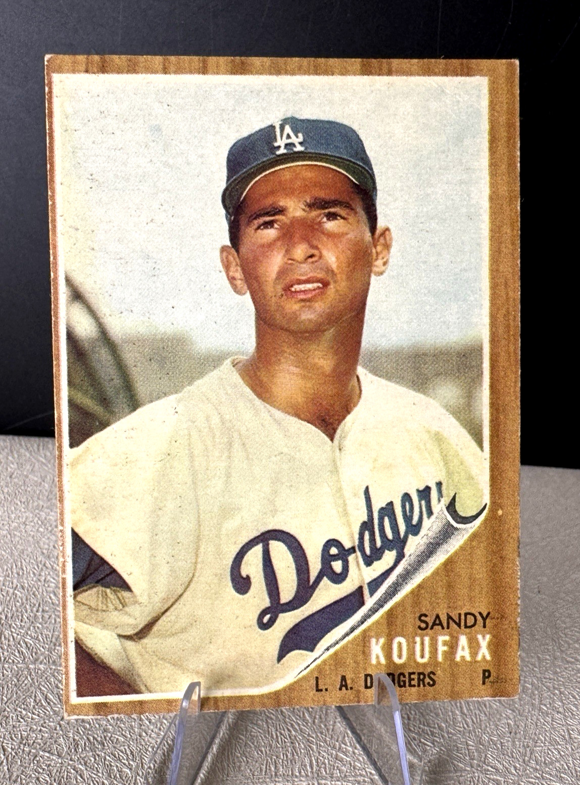 1962 Topps Baseball LA Dodgers Legend and HOFer SANDY KOUFAX Card #5