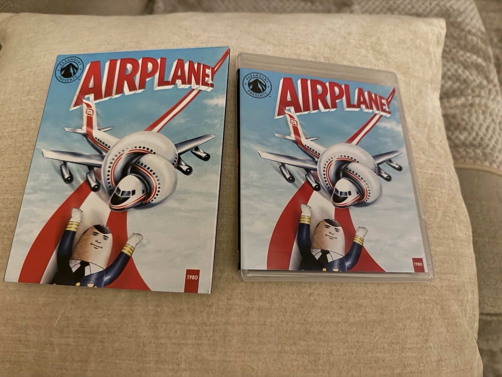 Airplane (Blu-ray, 1980) Paramount Presents #7 With Fold Out Slipcover FAST SHIP Airplane (Blu-ray, 1980) Paramount Presents #7 With Fold Out Slipcover FAST SHIP
