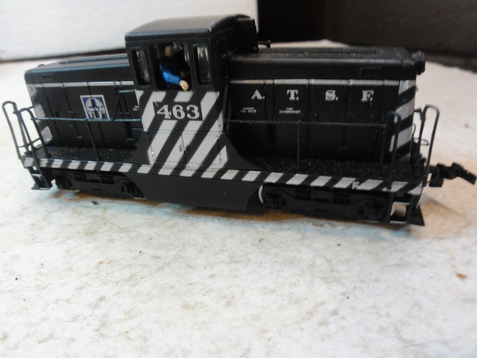 HO BACHMANN #463, 44 TON AT&SF SWITCH ENGINE, LIGHTS, RUNS HO BACHMANN #463, 44 TON AT&SF SWITCH ENGINE, LIGHTS, RUNS