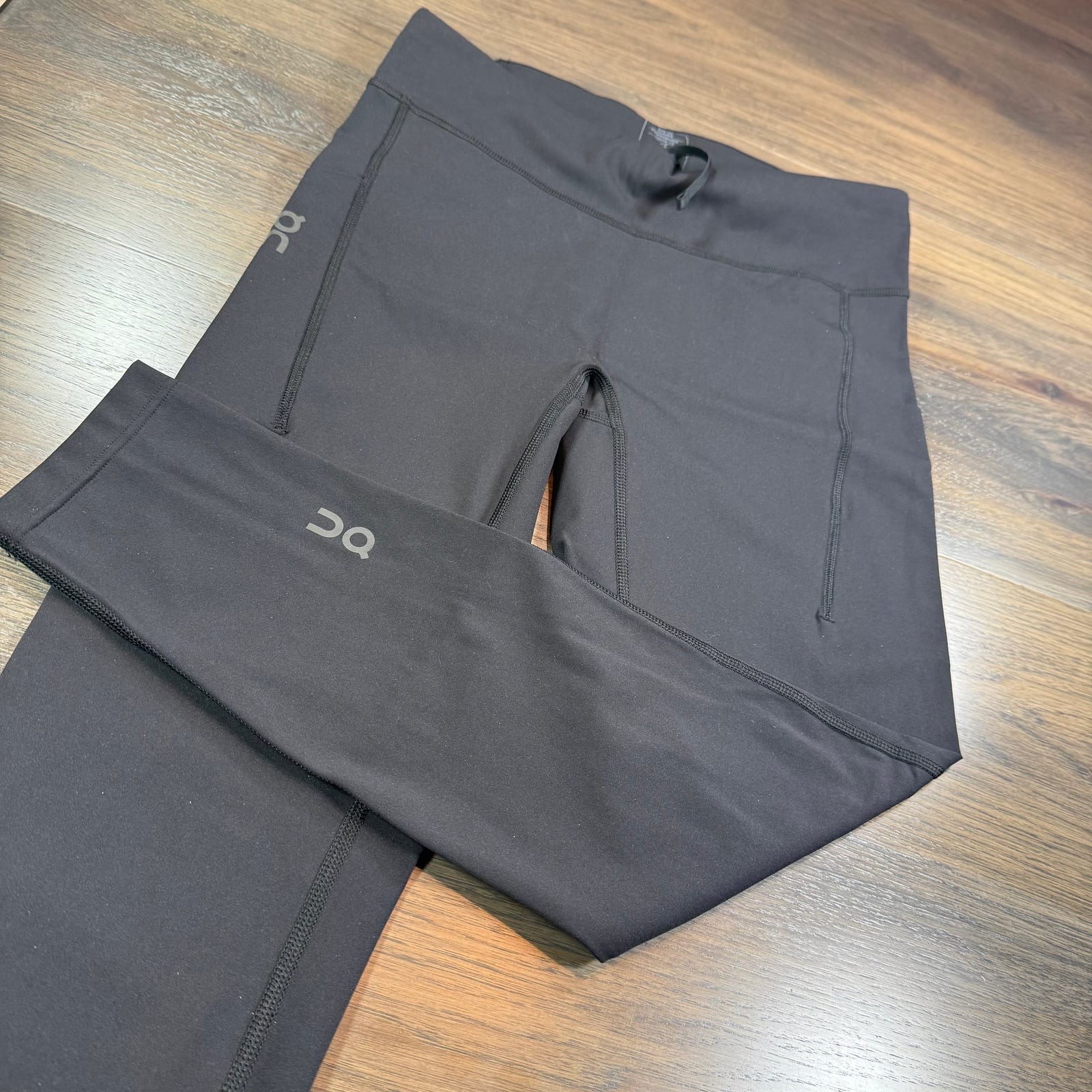 On Running Performance Tights 7/8 Womens Medium Black Athletic New