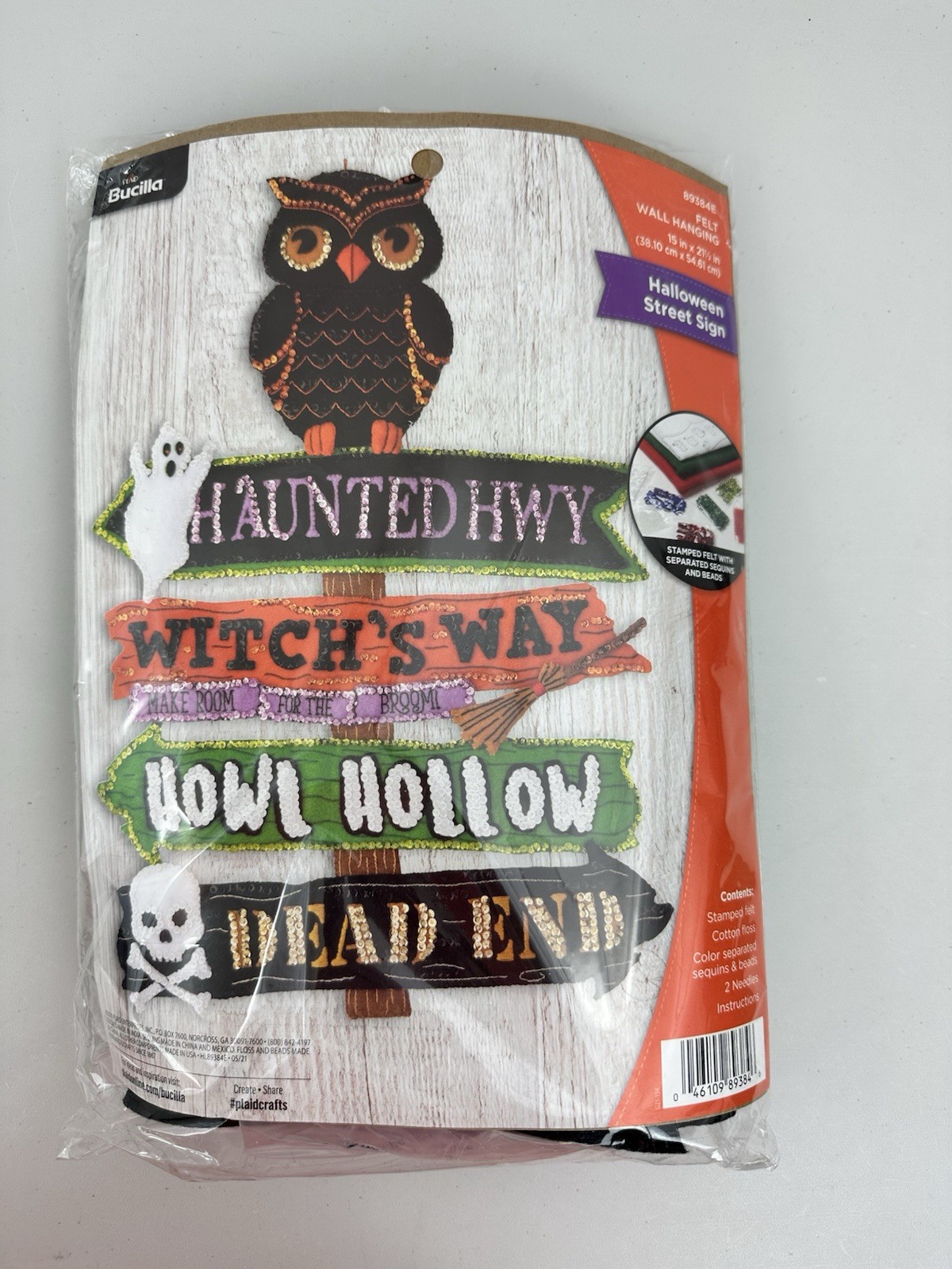 2021 Bucilla Halloween Street Sign Felt Wall Hanging 15x21.5 in #89384E NIP
