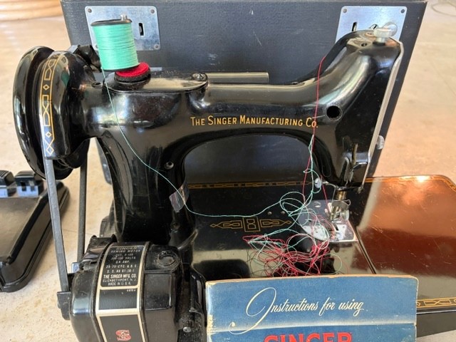 Vintage Singer Featherweight 221 Sewing Machine