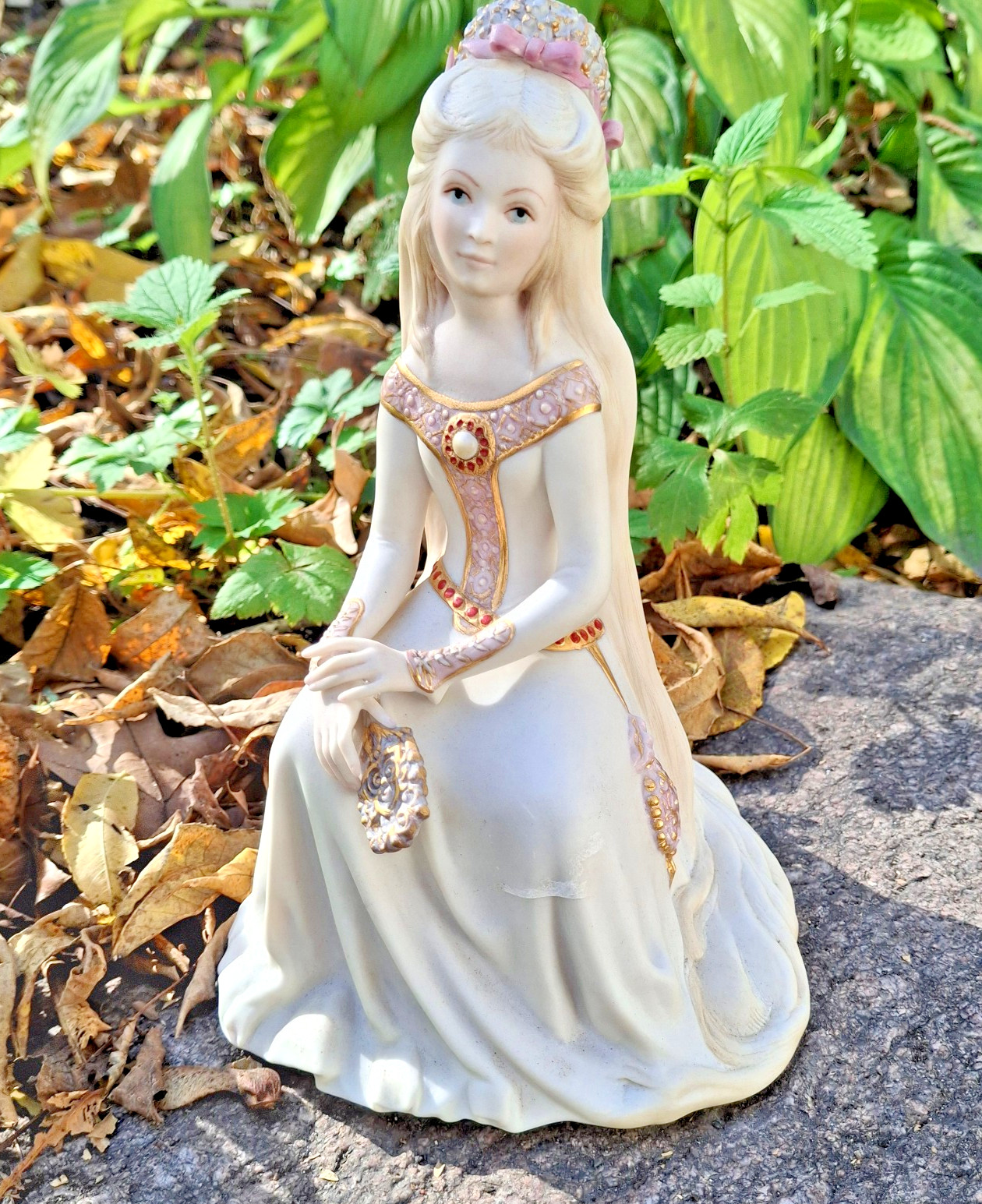 Vintage 1970s Cybis Rapunzel Porcelain Girl Figurine 7.5” R Vintage 1970s Cybis Rapunzel Porcelain Girl Figurine 7.5” R