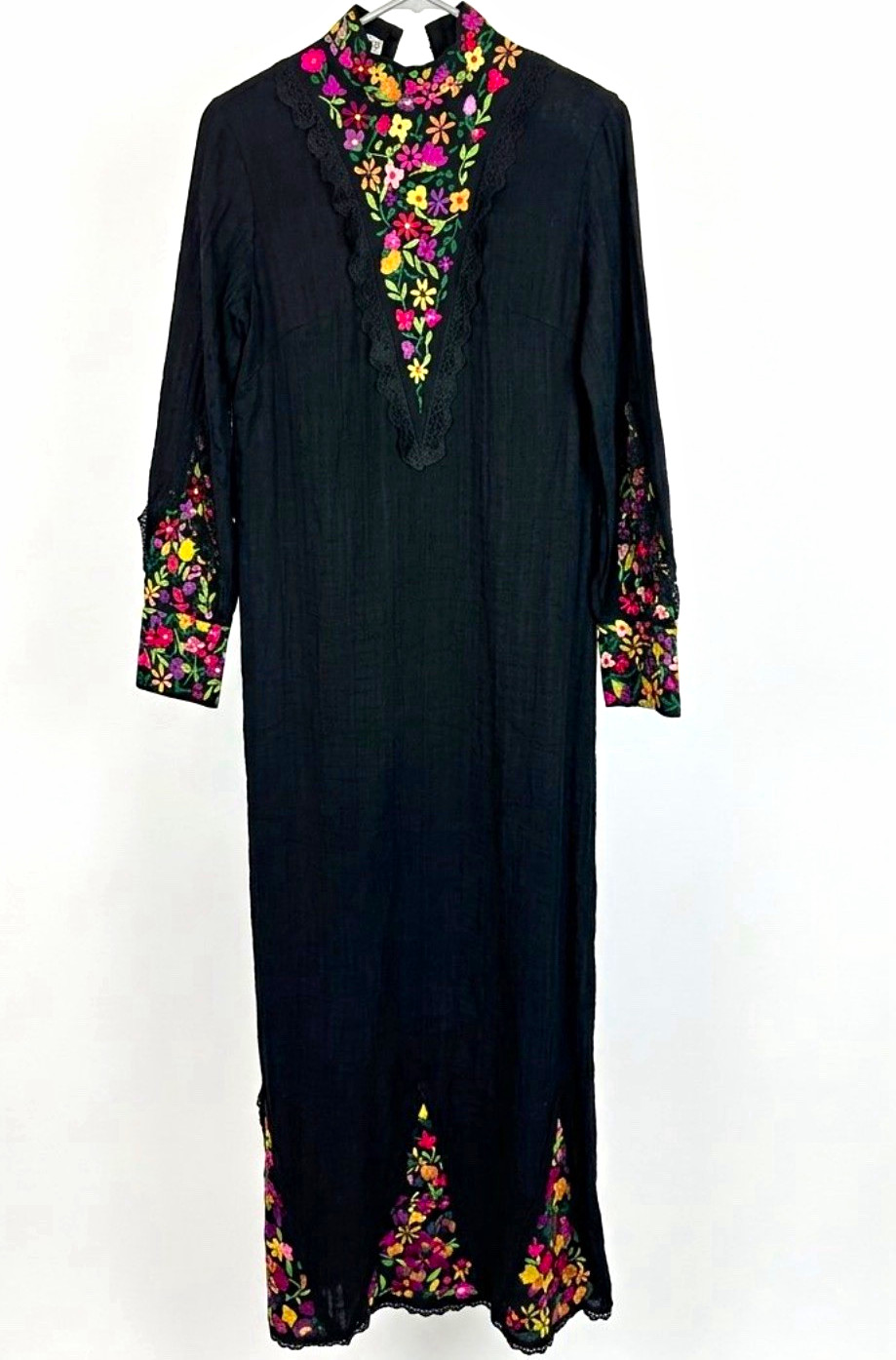 VINTAGE 1970s Bordados Mexicanos Embroidered Maxi Dress.
