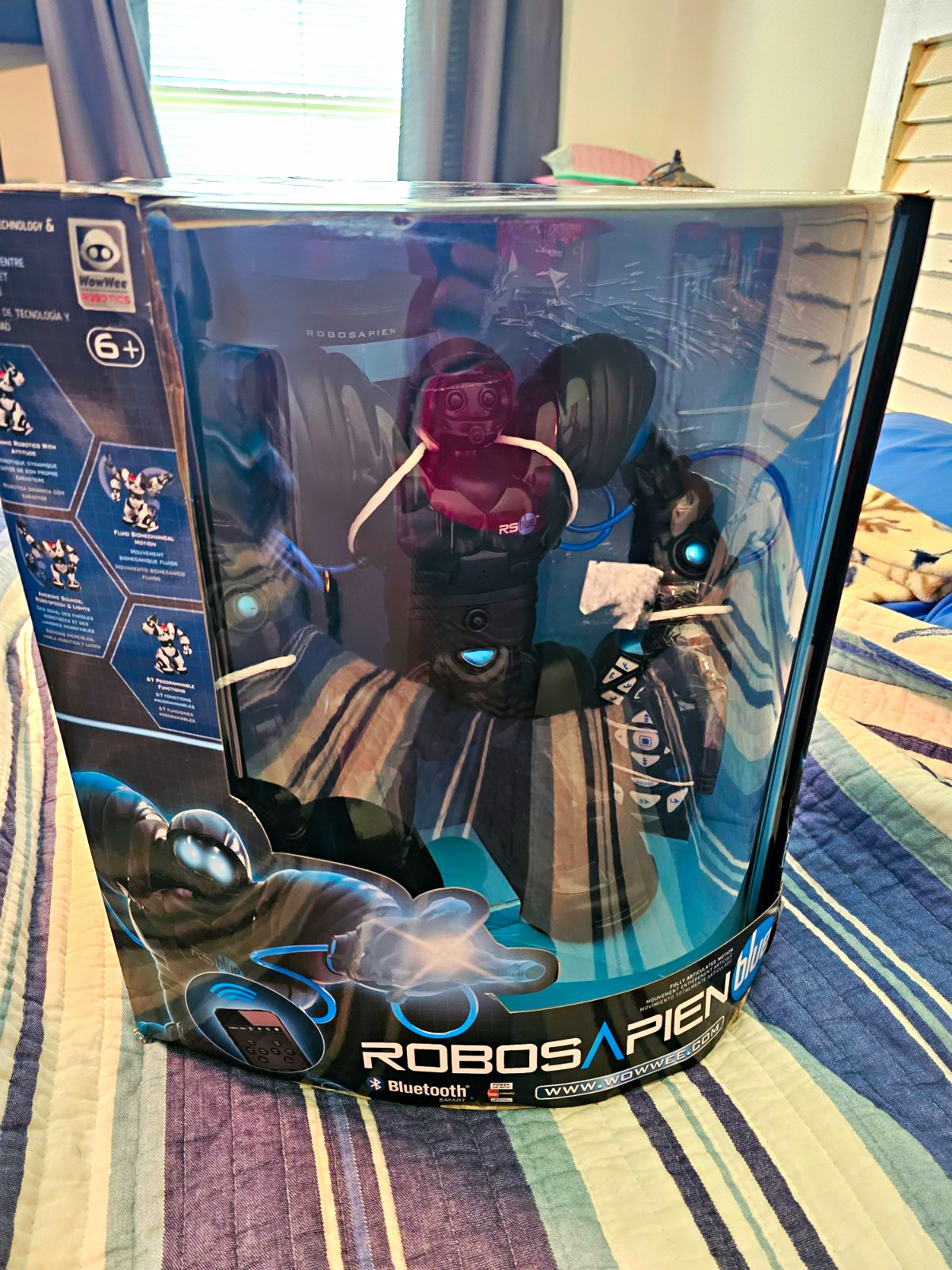 WowWee RoboSapien Blue Bluetooth Smart Robot Toy, Fully Articulated, 2013 WowWee RoboSapien Blue Bluetooth Smart Robot Toy, Fully Articulated, 2013