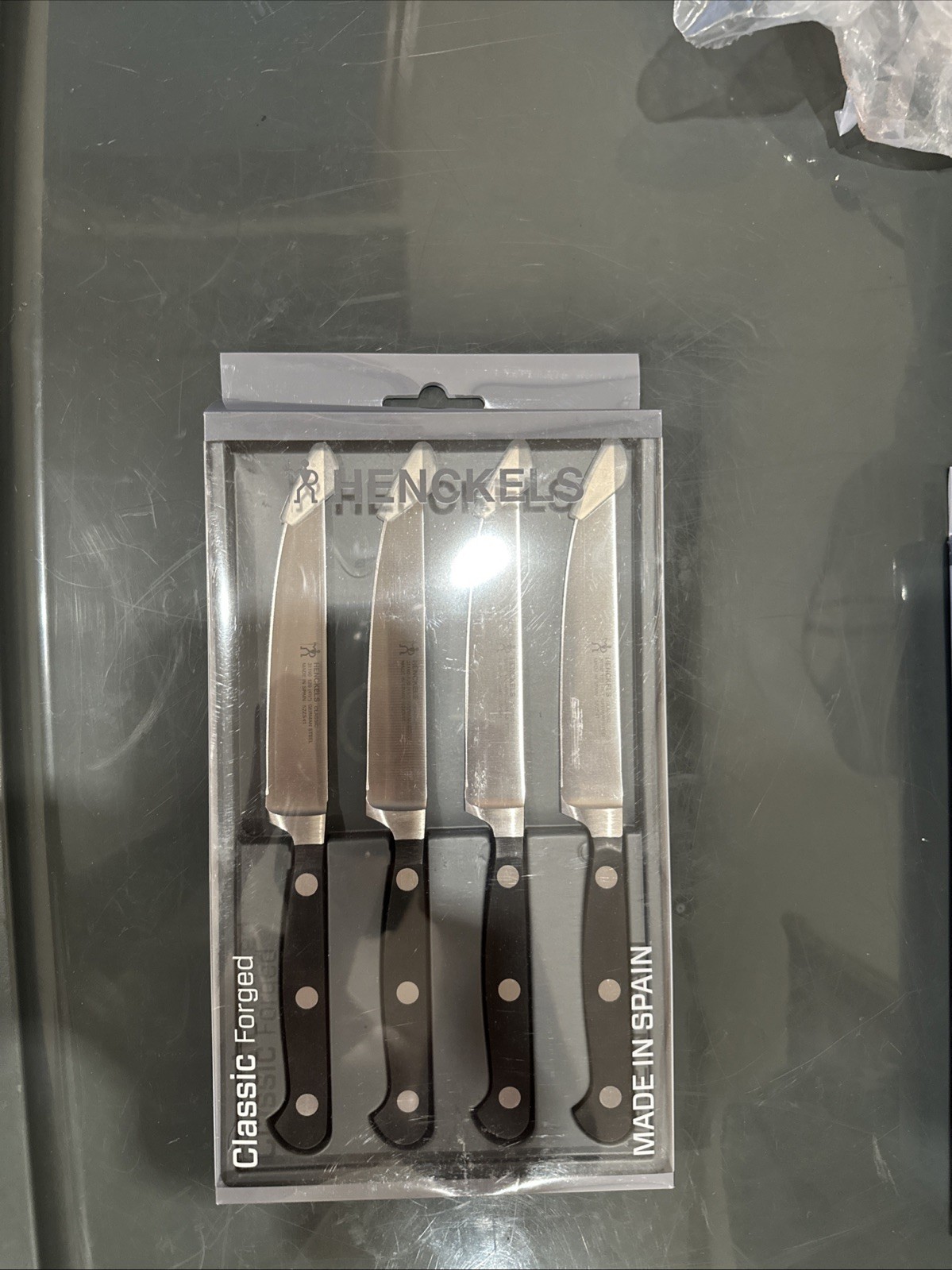 Henckels CLASSIC 4-pc Steak Knife Set NEW Henckels CLASSIC 4-pc Steak Knife Set NEW