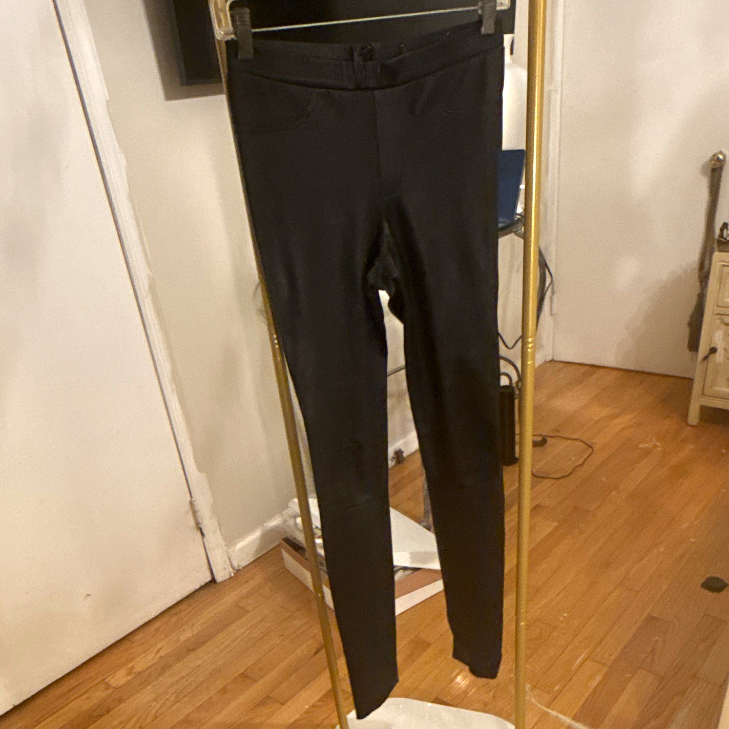 Zadig & Voltaire Deluxe Black Leather Solid Ankle Leggings Women’s Size S Zadig & Voltaire Deluxe Black Leather Solid Ankle Leggings Women’s Size S