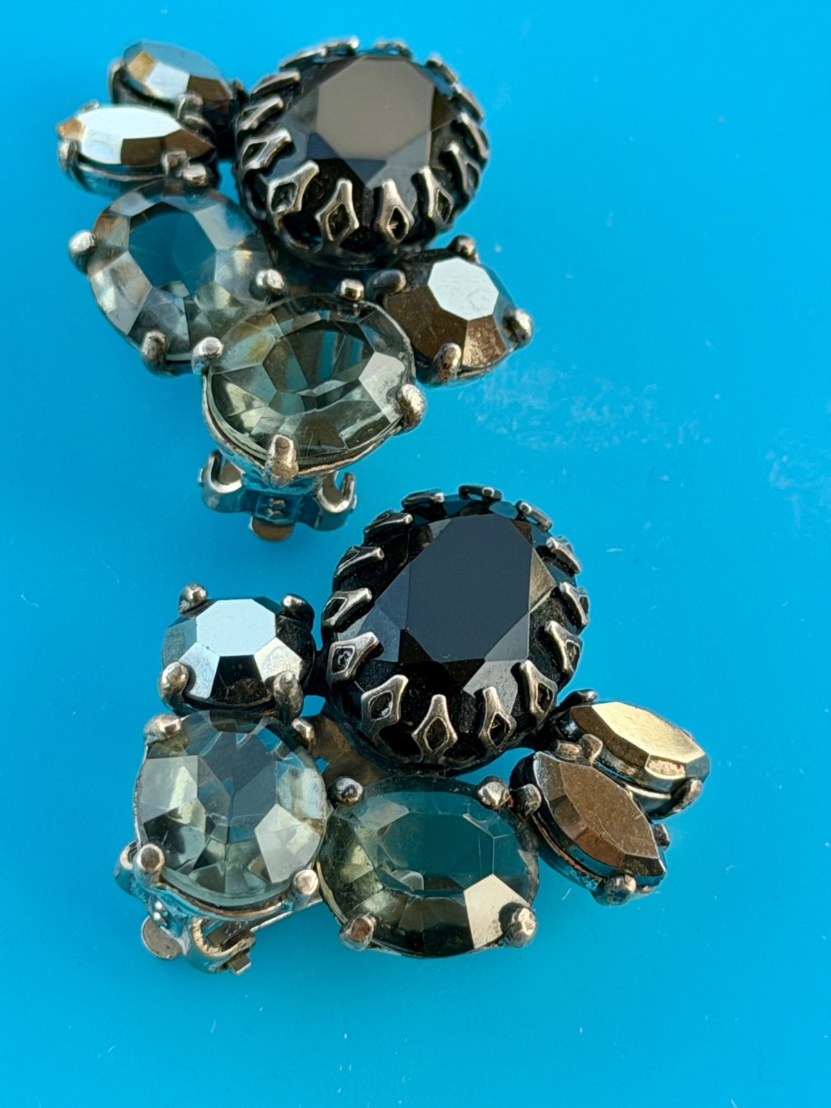 Vtg Signed SCHIAPARELLI Clip On Earrings Black Olive Green Rhinestone Glass 1950