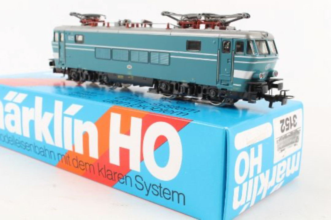 16 SERIES LOCOMOTIVE - MARKLIN 3152.02 - SNCB - ANALOG - H0 - TOP (AD-5222)