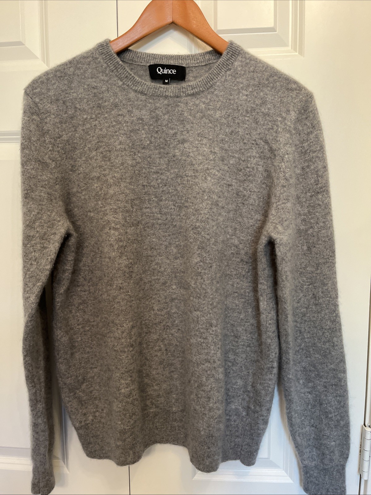 NWOT QUINCE Sz M 100% Cashmere Sweater Crew Neck Gray Quiet Luxe Rich Mom