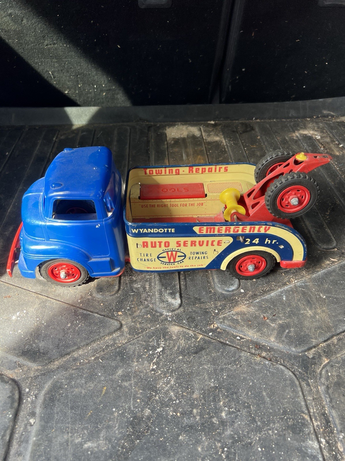 Rare Blue Cab Wyandotte Emergency Auto Service Tow Truck 1950s Nice Shape Rare Blue Cab Wyandotte Emergency Auto Service Tow Truck 1950s Nice Shape