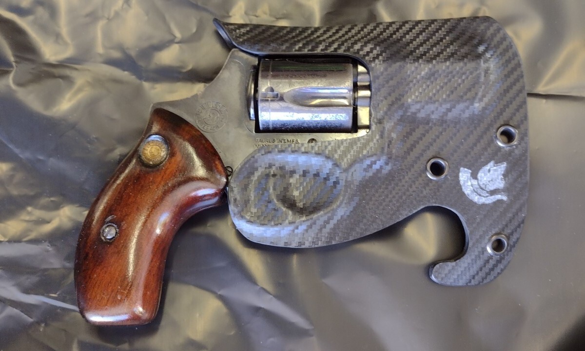 S&W Model 327 2 \