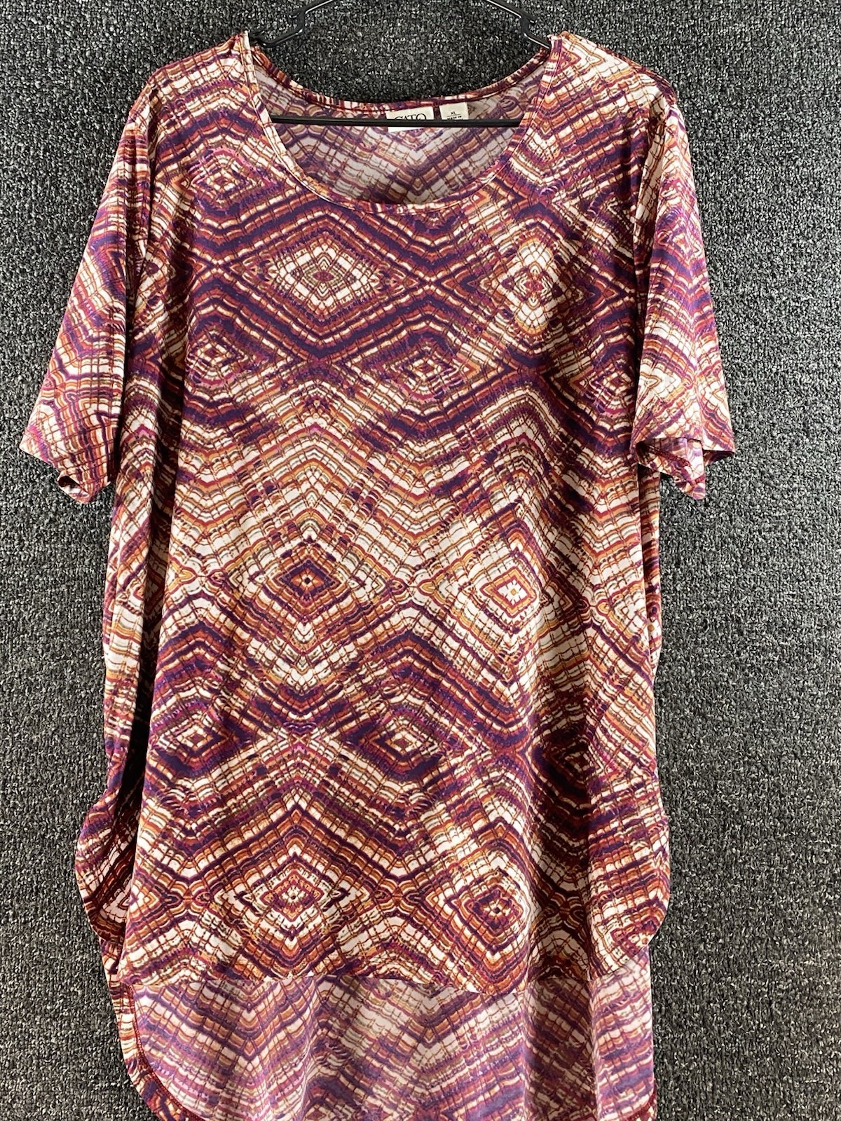 Cato Women’s Top Geometric Side Zip Hi Low Short Sleeve Size XL