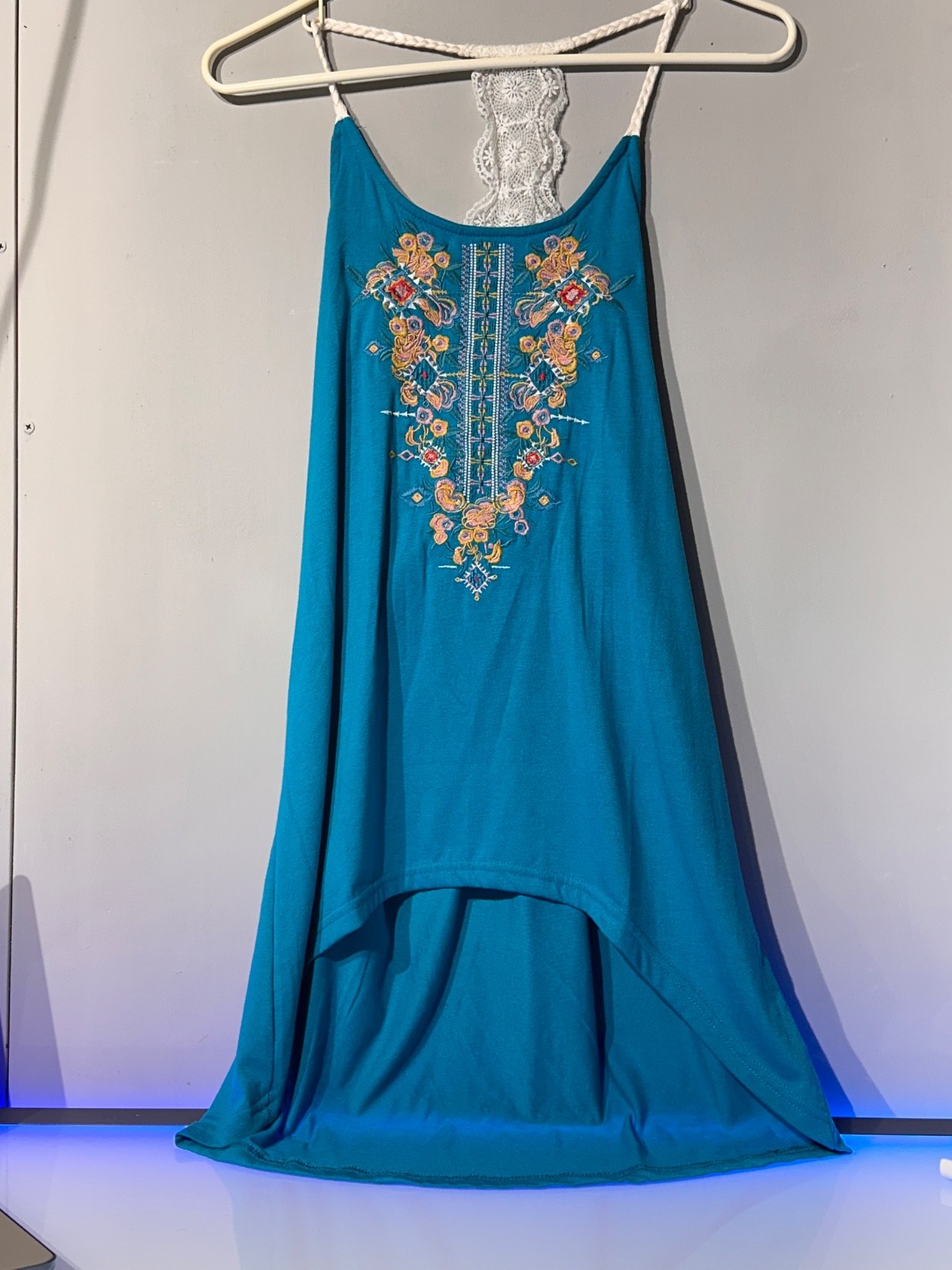 L & B Women\'s Hi/Lo Embroidered Boho Racer Back Dress, sz Small (B35) L & B Women\'s Hi/Lo Embroidered Boho Racer Back Dress, sz Small (B35)