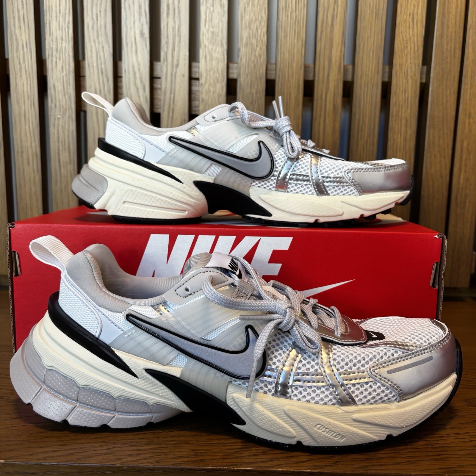 Nike V2K Run Women’s 8.5 Summit White Metallic Silver FD0736-100 New Nike V2K Run Women’s 8.5 Summit White Metallic Silver FD0736-100 New