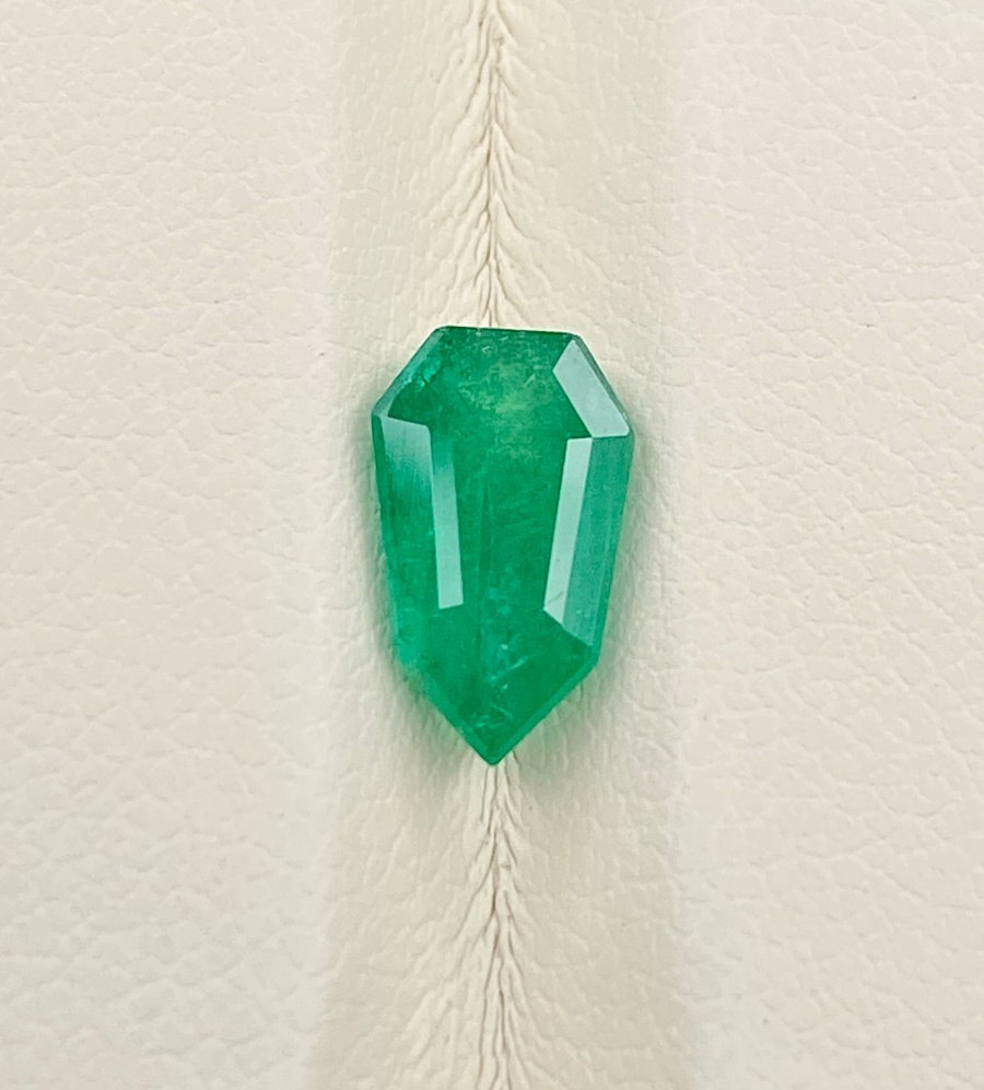 Natural Emerald Fancy Cut Unique Loose Gemstone 1.30 carats Natural Emerald Fancy Cut Unique Loose Gemstone 1.30 carats