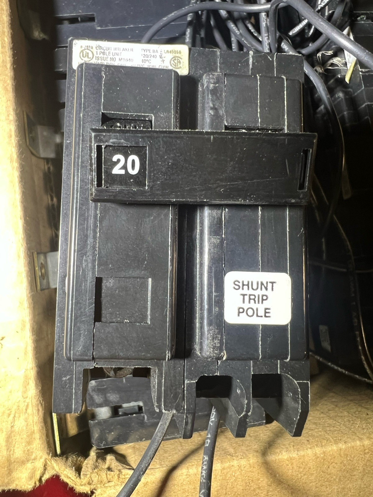 NEW EATON 20 AMP SHUNT TRIP CIRCUIT BREAKER 1 POLE 120/240 VAC BAB1020S NEW EATON 20 AMP SHUNT TRIP CIRCUIT BREAKER 1 POLE 120/240 VAC BAB1020S