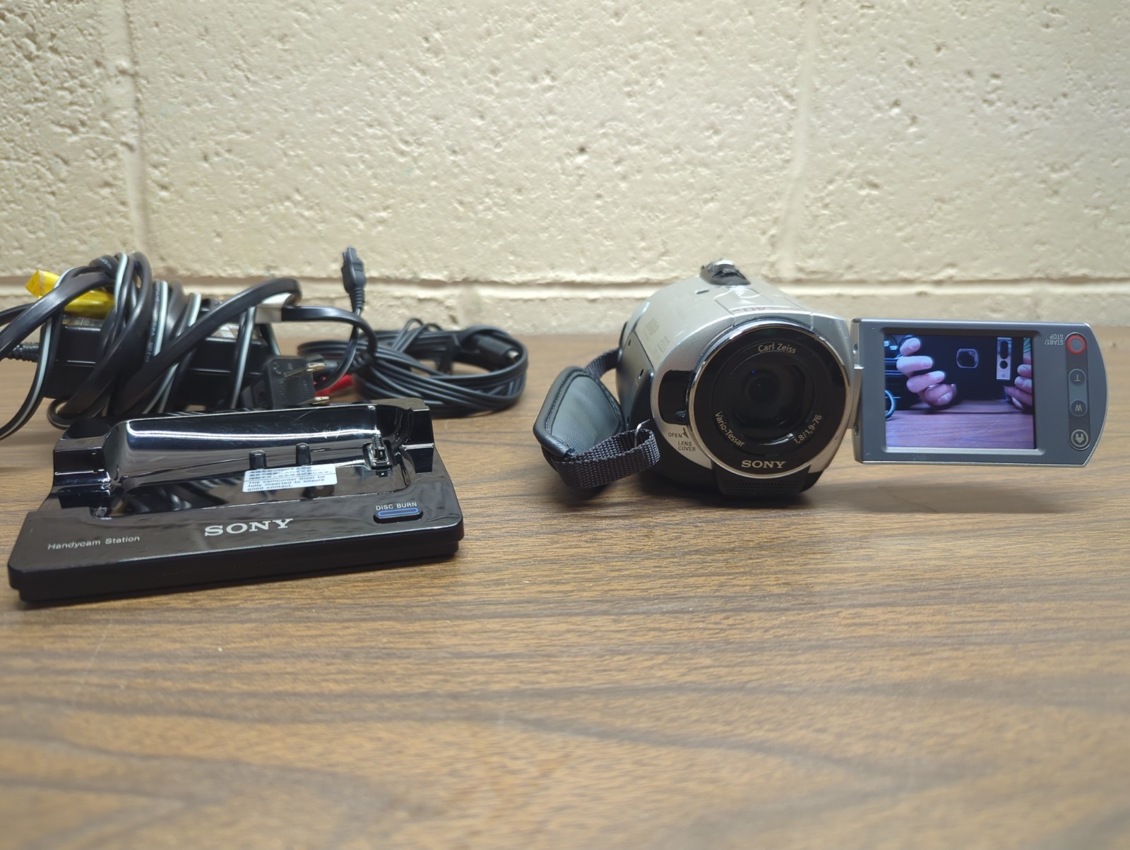 Sony Handycam DCR-SR42 30GB HDD Camcorder 40x Zoom w/ Dock Works - Battery Dead