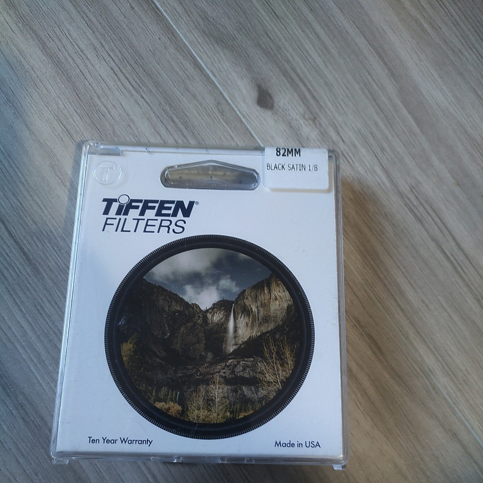 Tiffen Black Satin Screw-in Filter 82mm 1/8 - Smoothes Facial Blemishes Wrinkles Tiffen Black Satin Screw-in Filter 82mm 1/8 - Smoothes Facial Blemishes Wrinkles