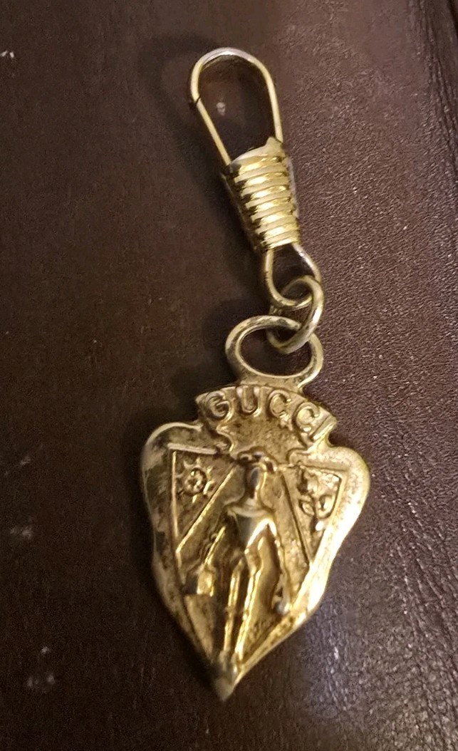 VINTAGE GUCCI KNIGHT CREST GOLD METAL ZIPPER CHARM