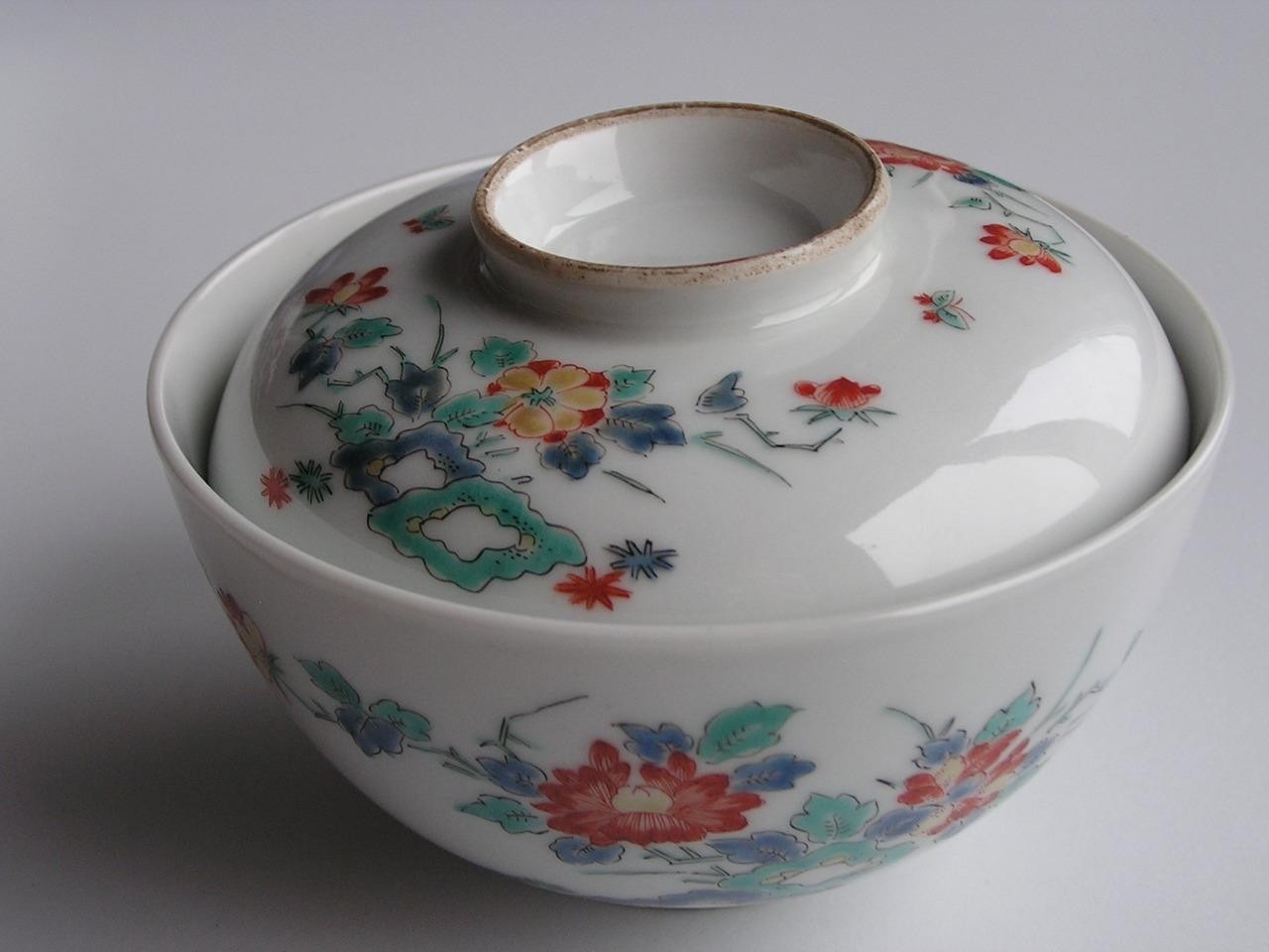 Antique Japanese Kakiemon chawan (bowl with lid) 1700-30 handpainted #4732