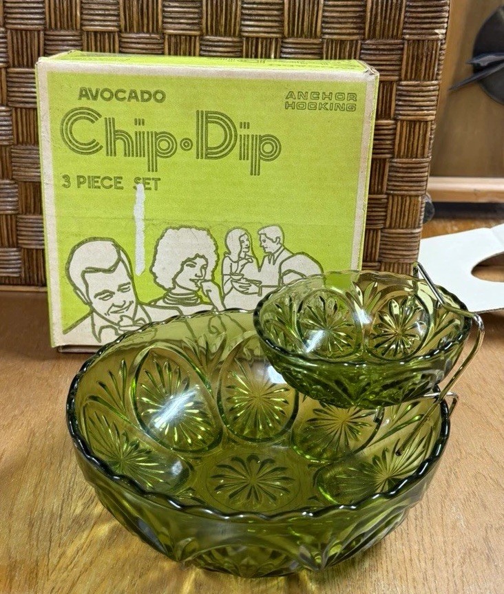 Anchor Hocking Avocado Green Chip & Dip 3-Piece Glass Set w/ Brass Holder