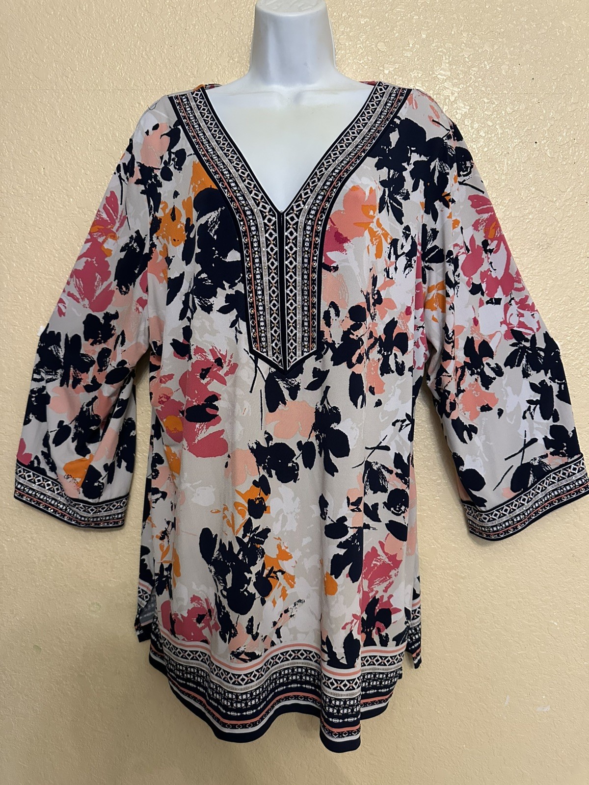 *JM Collection Woman Plus 3X Floral Tunic Top V-Neck 3/4 Sleeve Navy Pink Coral