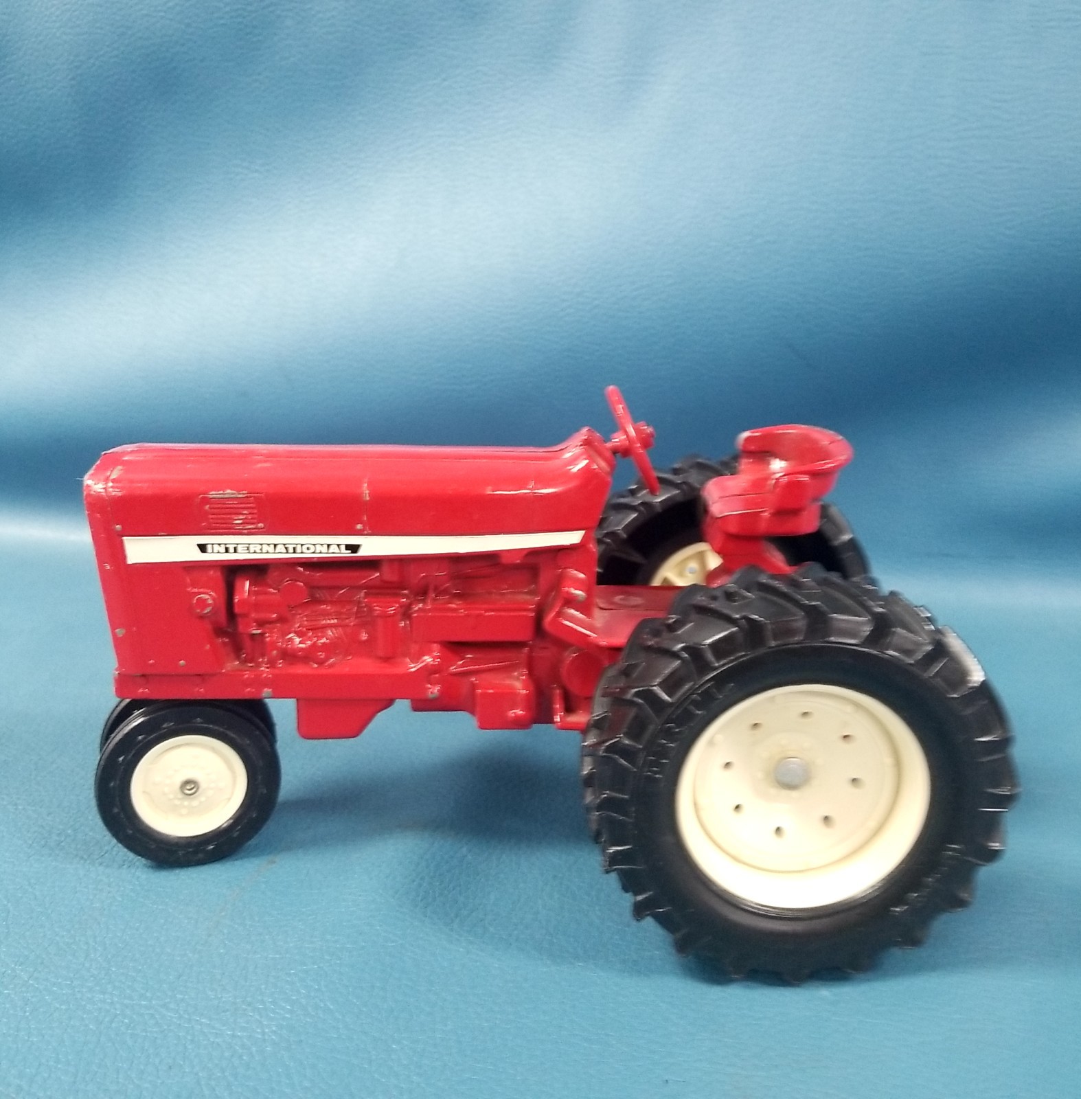 VTG ERTL Co. International Harvester Tractor Made In USA