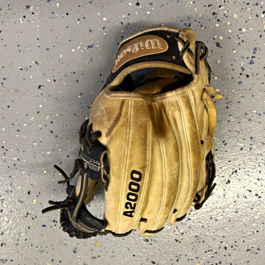 Wilson A2000 11.75 1787 Infield glove Broken Im Well Wilson A2000 11.75 1787 Infield glove Broken Im Well