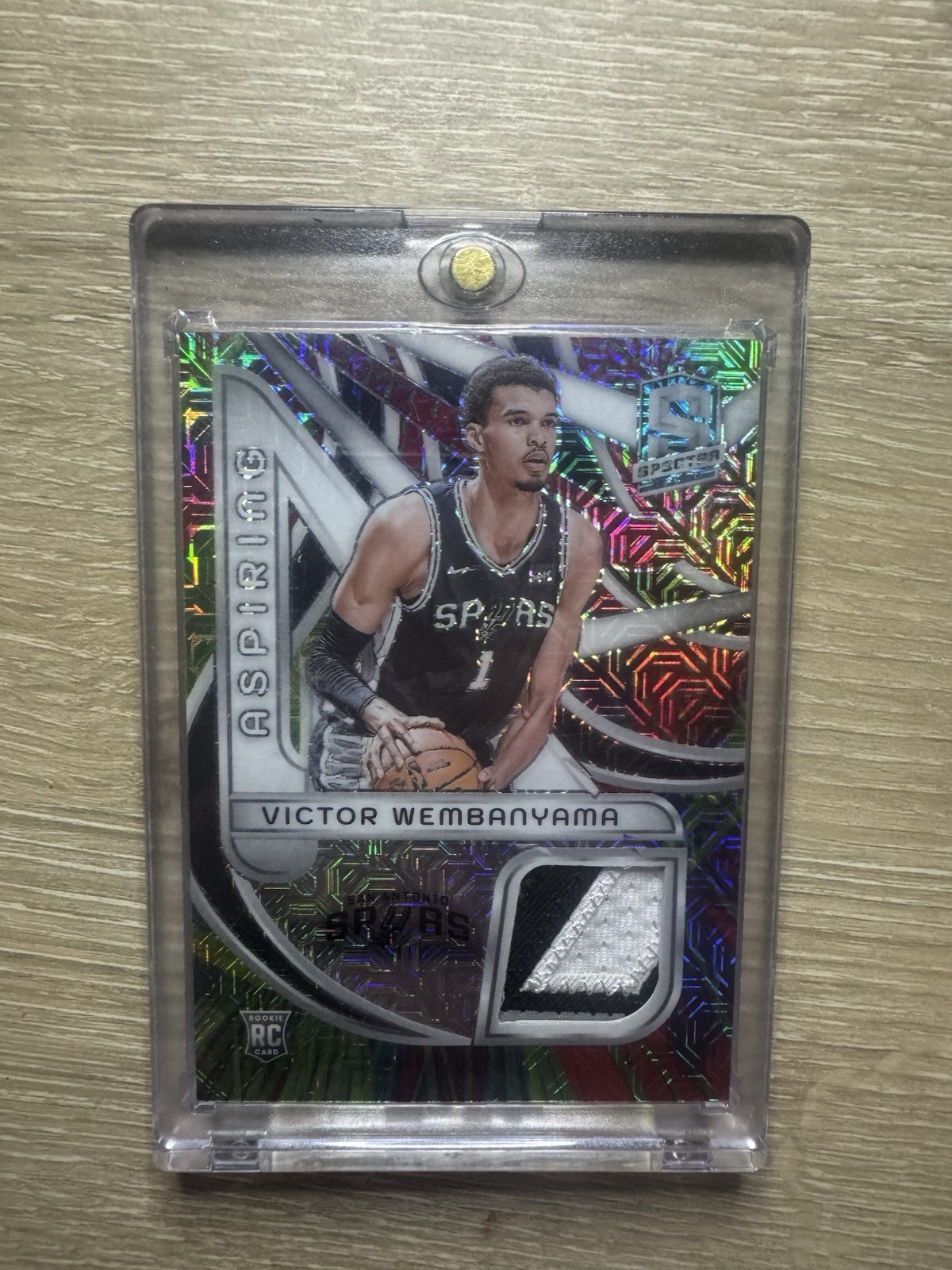 2023-24 Panini Spectra - Aspiring Patches Victor Wembanyama Meta Prizm /25