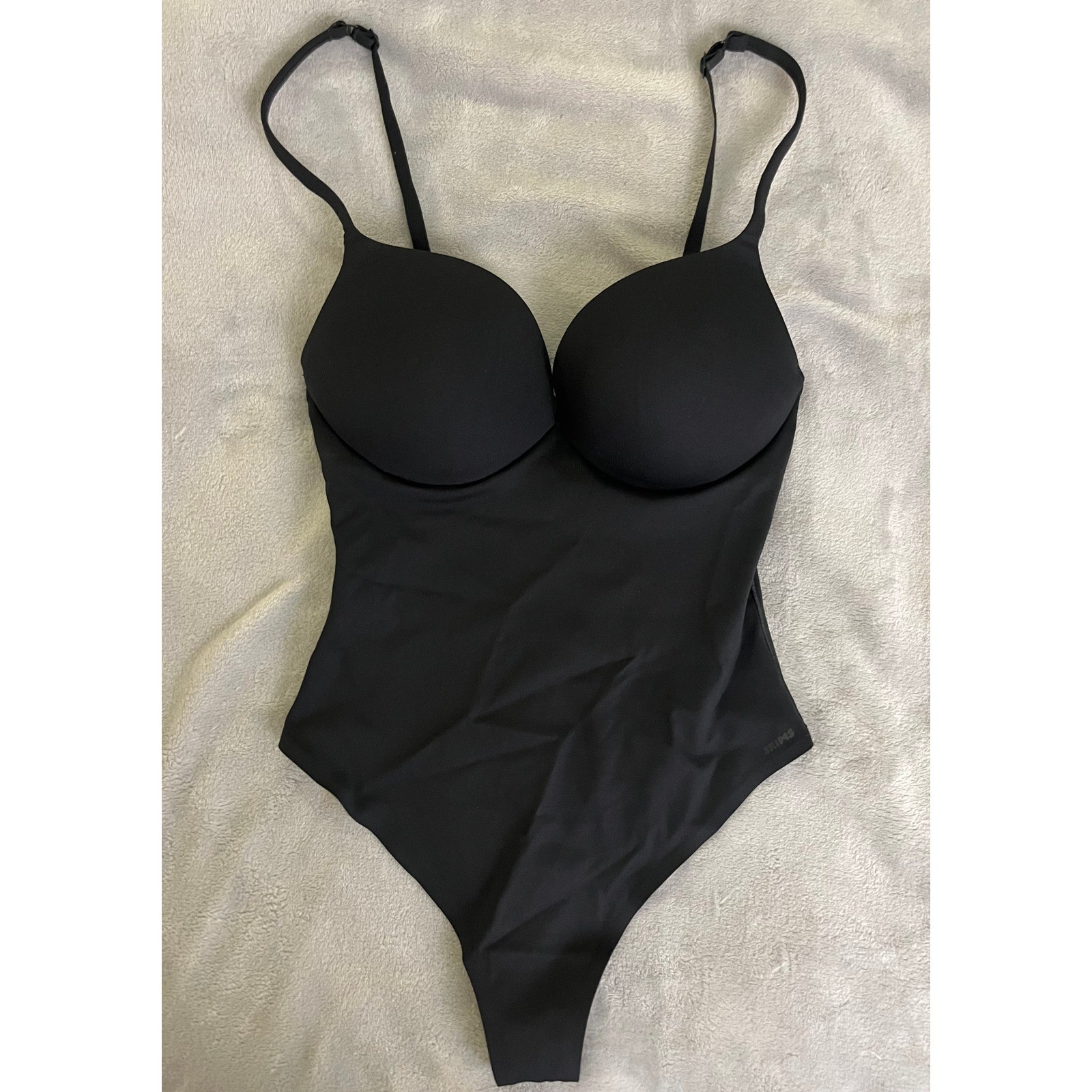 SKIMS Small Ultimate Body Thong Bodysuit Onyx Black SL-THG-8044W Hourglass NWT SKIMS Small Ultimate Body Thong Bodysuit Onyx Black SL-THG-8044W Hourglass NWT
