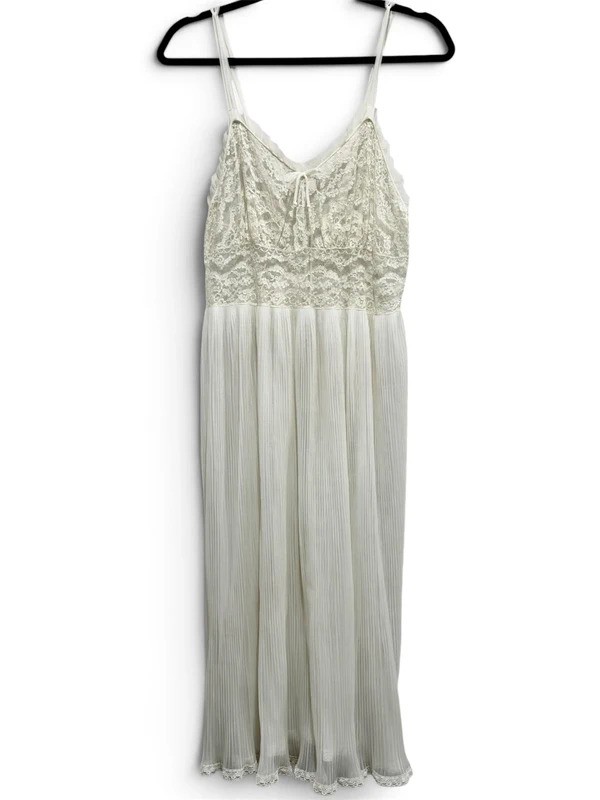 Vintage 1950s Rhythm Lingerie sheer lace nightgown in soft ivory.