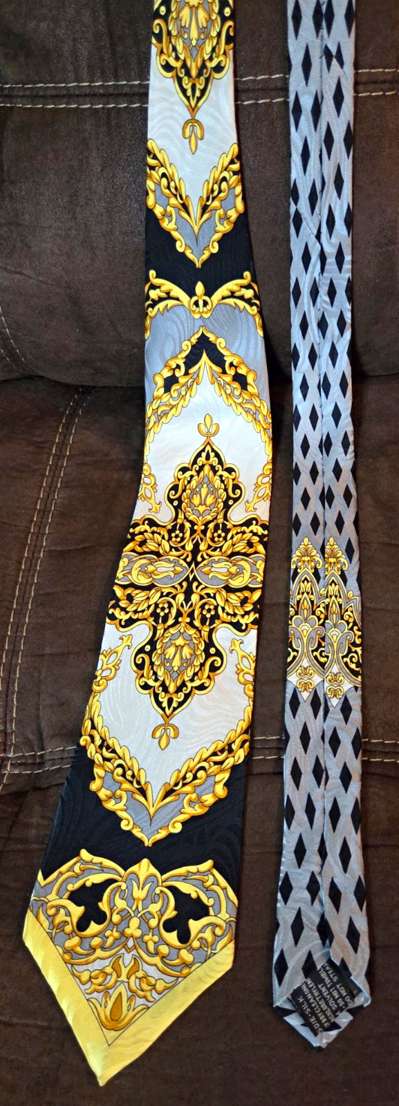 1990s GIANNI VERSACE, RARE VINTAGE NOSTALGIC, BEAUTIFUL and LUXURIOUS SILK TIE 1990s GIANNI VERSACE, RARE VINTAGE NOSTALGIC, BEAUTIFUL and LUXURIOUS SILK TIE
