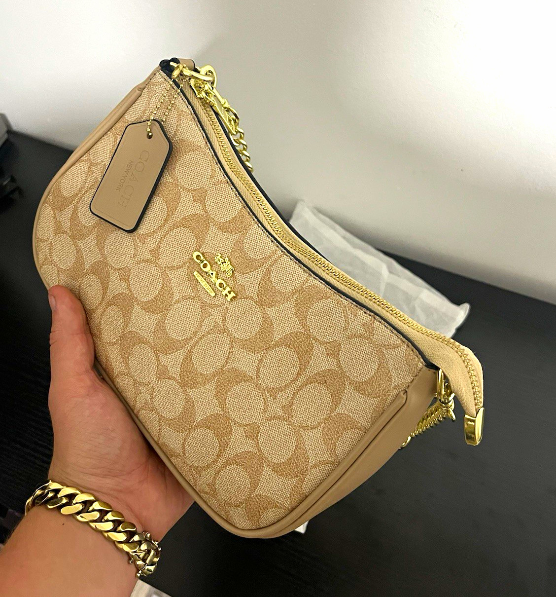 Coach Signature Logo Zip Shoulder Bag Beige/Tan w/ Detachable Strap Dust Bag Coach Signature Logo Zip Shoulder Bag Beige/Tan w/ Detachable Strap Dust Bag