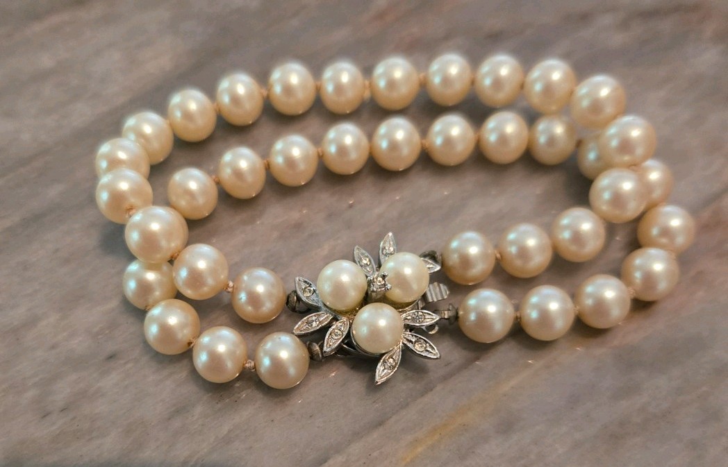 Vintage Double Strand Hand Knotted Pearl Bracelet Silvertone Rhinestone Clasp Vintage Double Strand Hand Knotted Pearl Bracelet Silvertone Rhinestone Clasp
