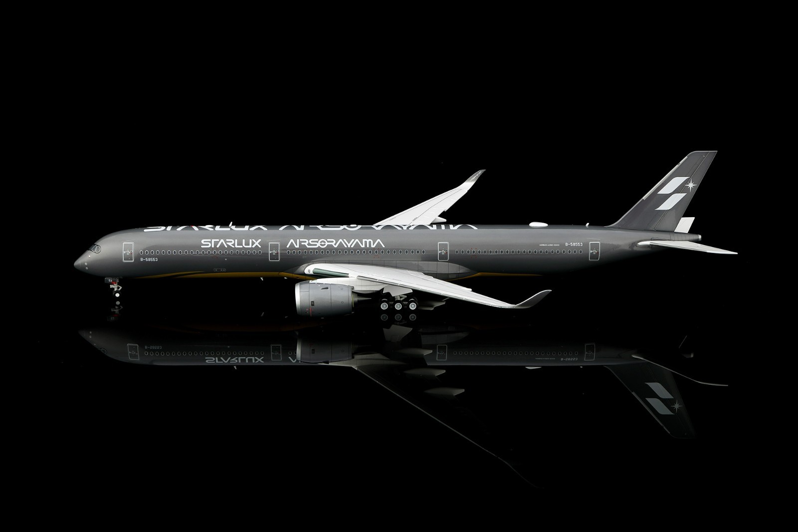 SQwings STARLUX Airlines A350-1000 B-58553 Airsorayama Silver 1/200 L2403