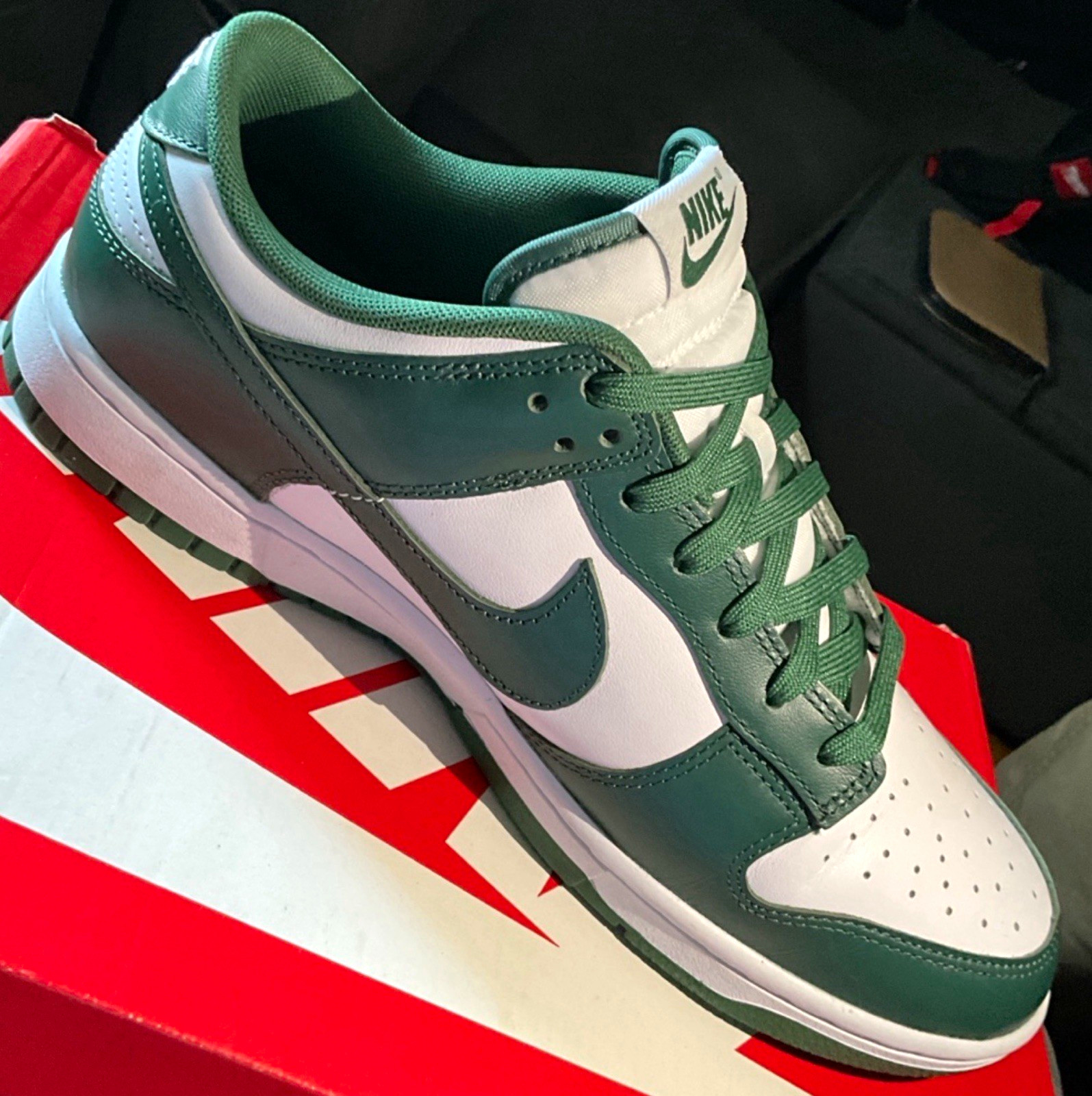Nike Dunk Low Men\'s Green/White Colorblock Leather Lace-Up Low Top Sneaker Nike Dunk Low Men\'s Green/White Colorblock Leather Lace-Up Low Top Sneaker