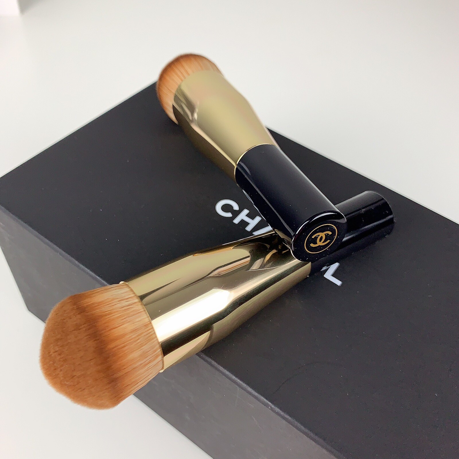 (1pc) Rare Chanel Sublimage L’ESSENCE DE TEINT Foundation Brush Full Size 4.5\