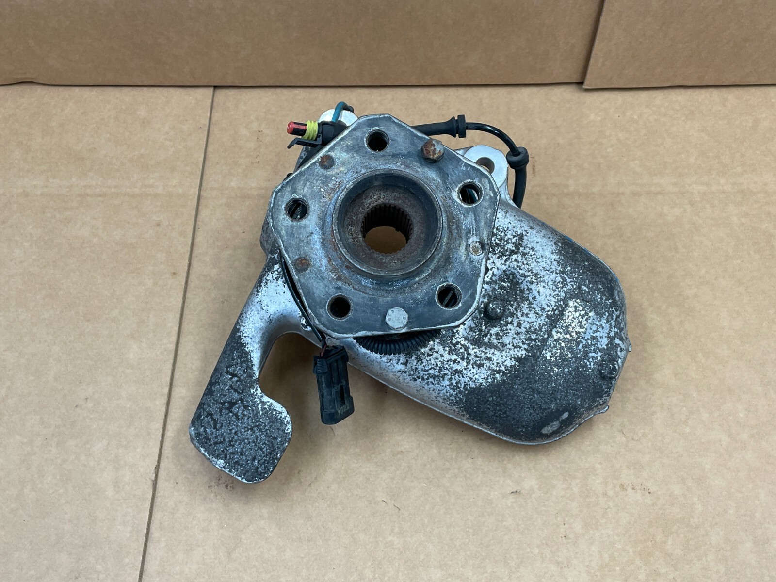 13 14 Maserati Granturismo M145 Front Left Spindle Knuckle Hub RWD 1458 OEM