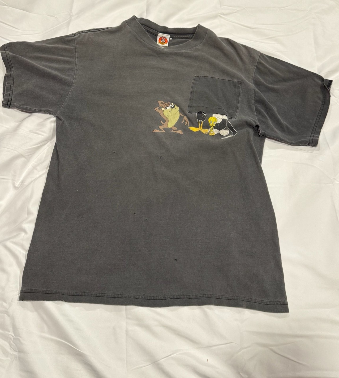 Looney Tunes Pocket T-Shirt Vintage 1997 distressed,holes
