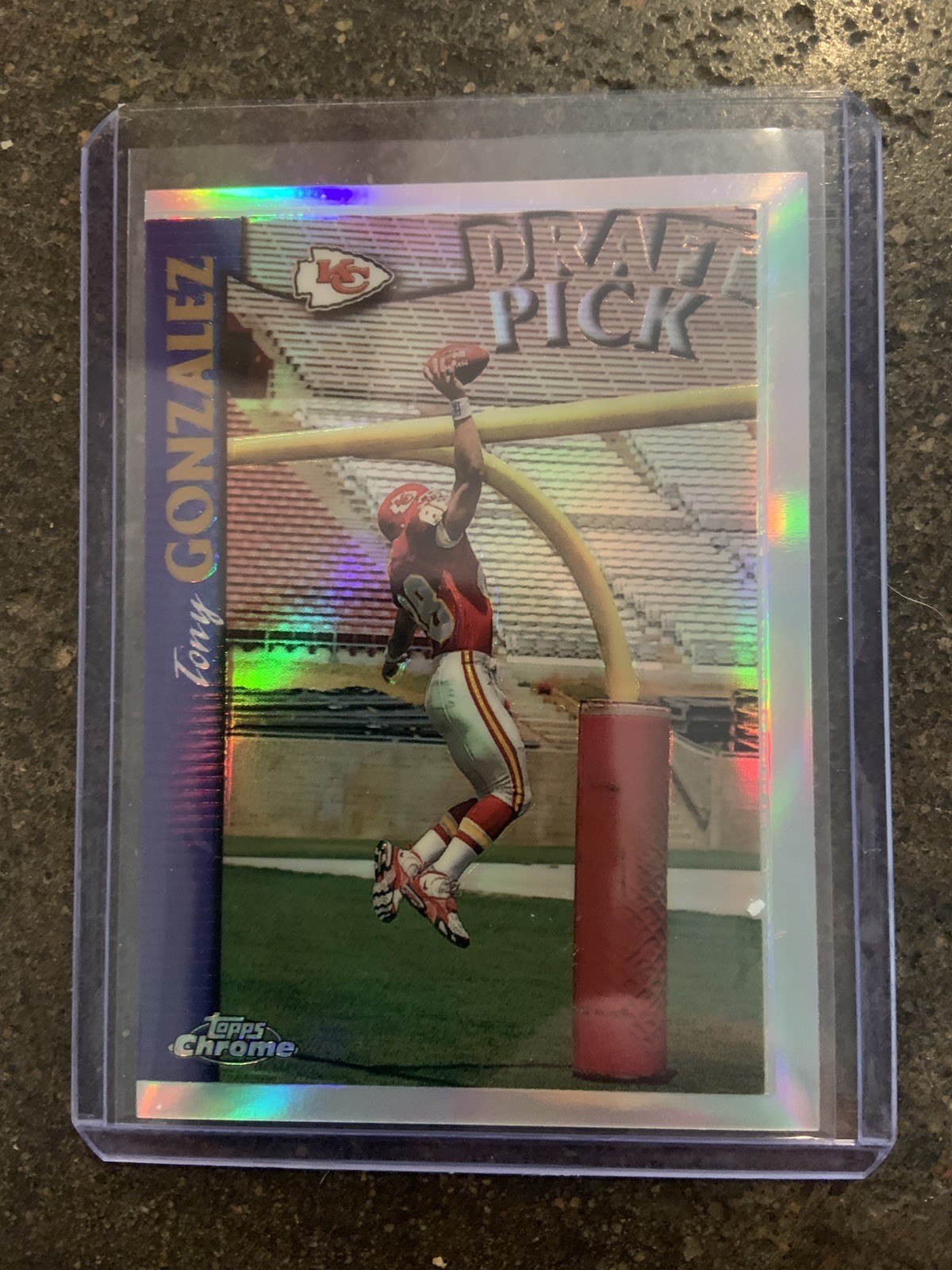 Tony Gonzalez - 1997 Topps Chrome Refractor Rookie #24 CLEAN Tony Gonzalez - 1997 Topps Chrome Refractor Rookie #24 CLEAN
