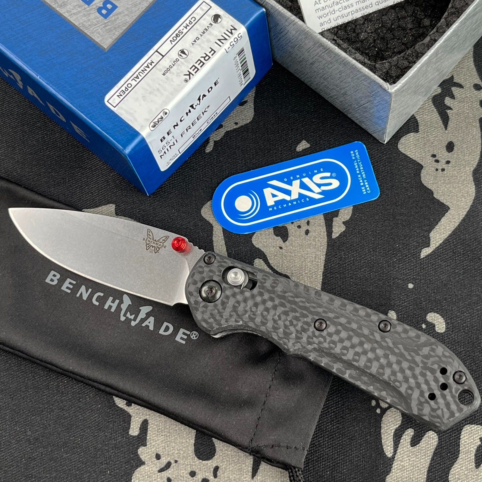 Benchmade 565-1 Mini Freek Carbon Fiber Handle S90V BLADE 3.0'' Folding Knife Benchmade 565-1 Mini Freek Carbon Fiber Handle S90V BLADE 3.0'' Folding Knife